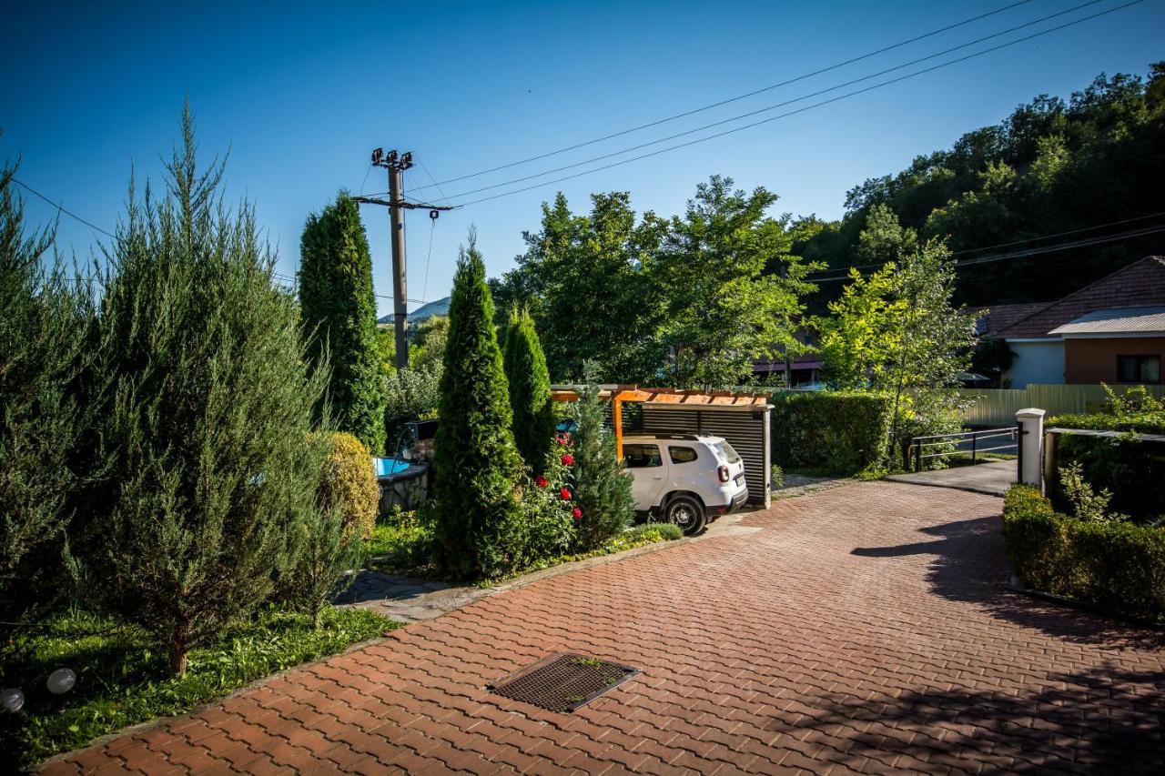 Casa Cu Muri Тыргу-Окна Экстерьер фото