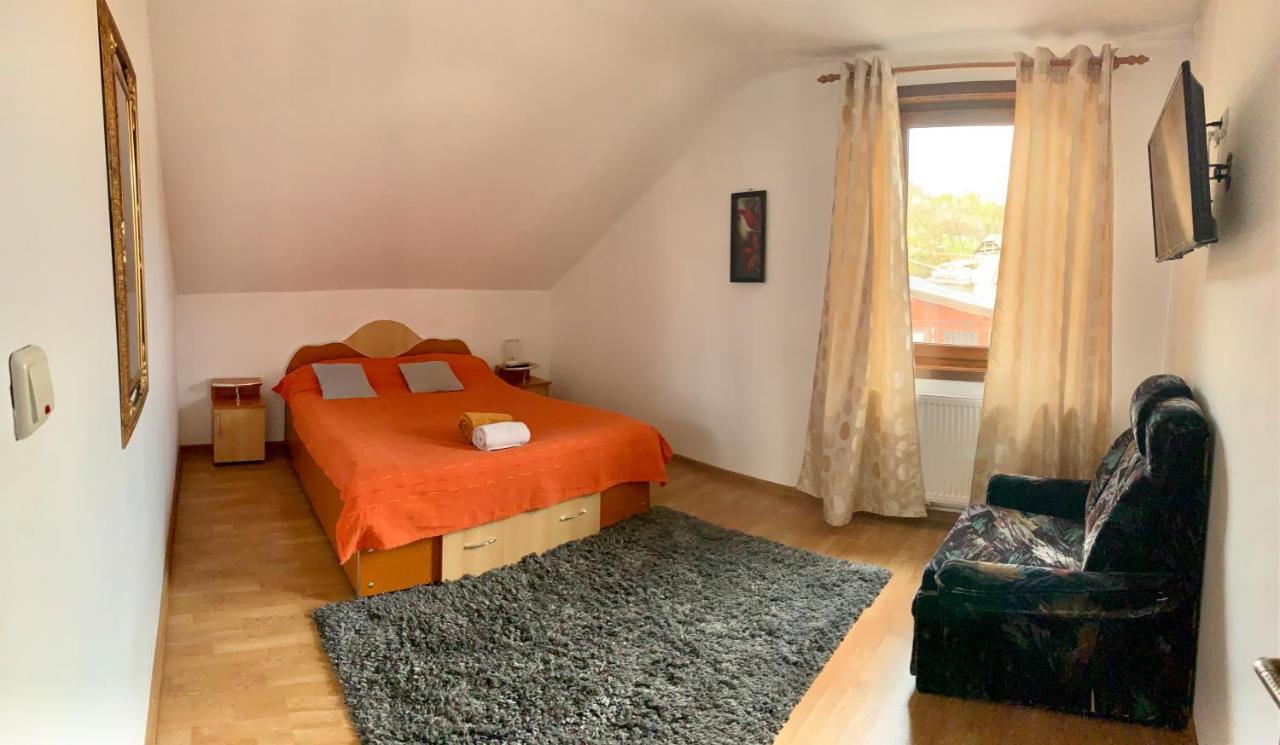 Casa Cu Muri Тыргу-Окна Экстерьер фото